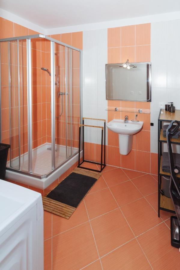 Vila Helena - Apartman Helena 16 รูชอมแบรอค ภายนอก รูปภาพ